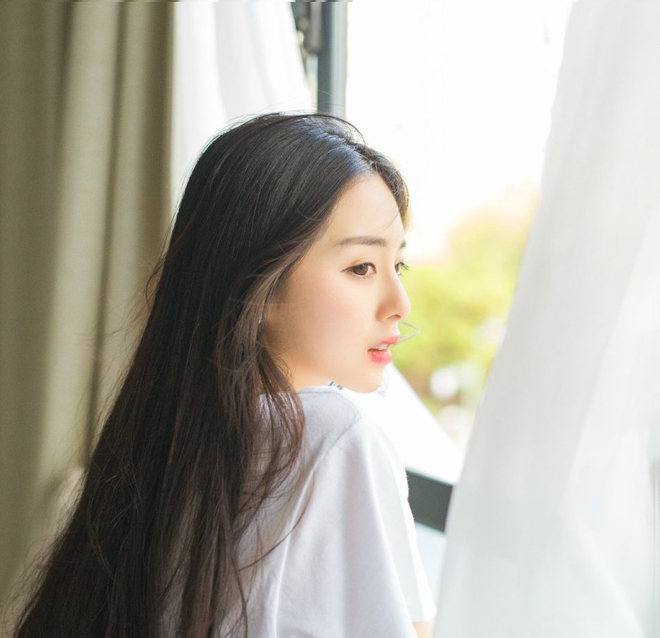 “士元先生，您就别卖关子了，我们都是一群粗人，不懂这些事，只希望先生能为我等指一条明路。”卓扬站出来，朗声说道。